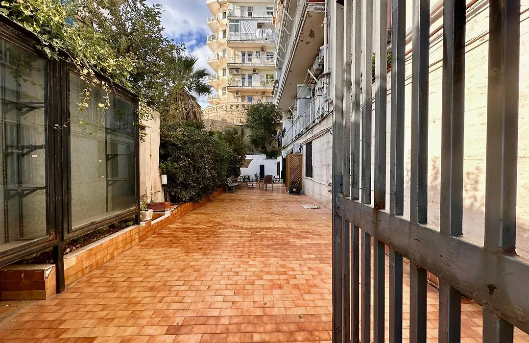 Life In Naples-1